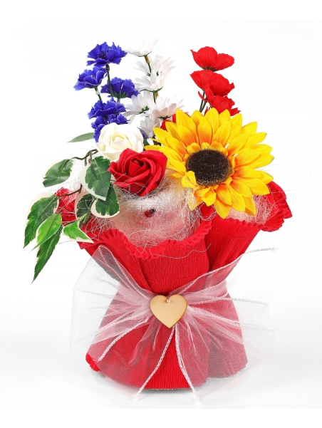Bukiet prezentowy z pachnących róż mydlanych i dwóch średnich, białych ręczników z kolorowymi kwiatami